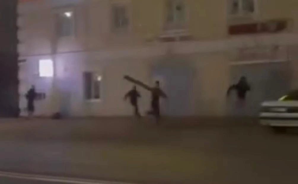 Уличную драку сняли на видео в Уральске